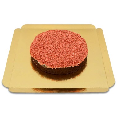 Brownietaart met crispy aardbeien decoratie