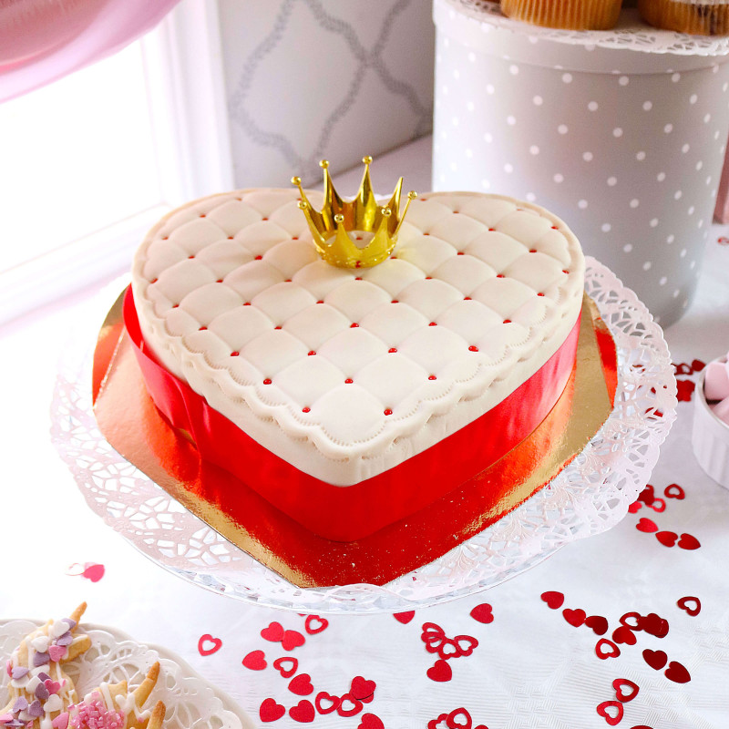 Luxe taart in hartvorm, rood bestellen @villakogshuset