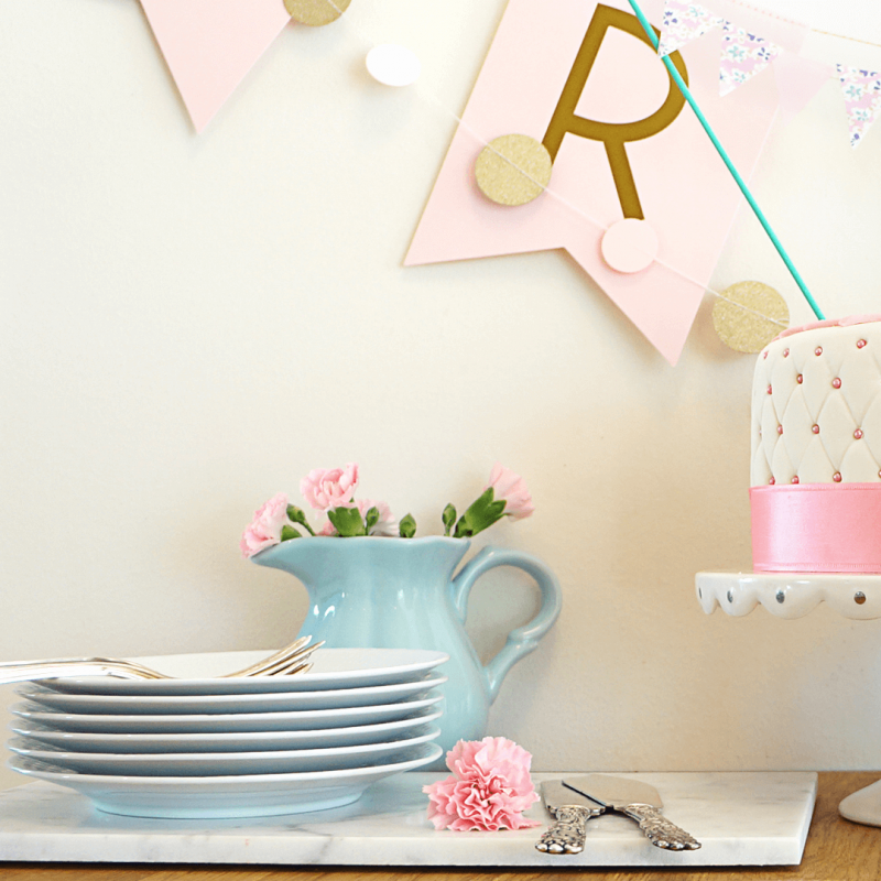Happy birthday luxe roze taart - Dubbele hoogte party