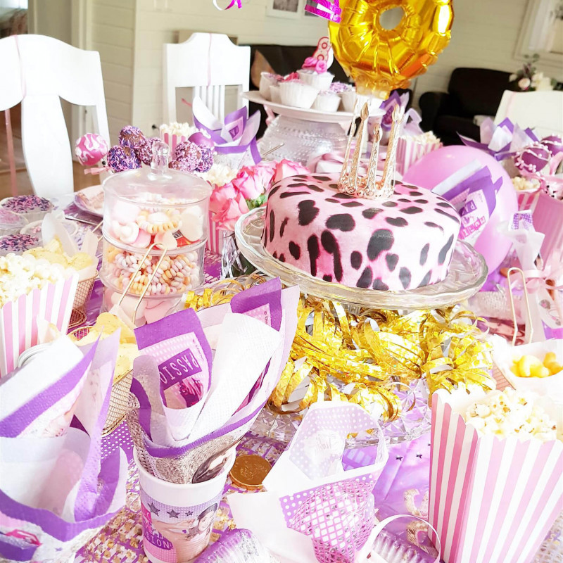 Roze panterprint taart feest