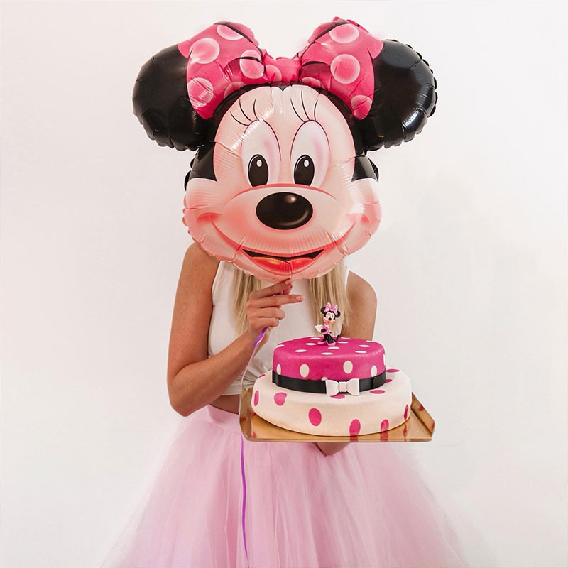 Minnie Mouse op gestipte 2-verdiepingentaart instagram