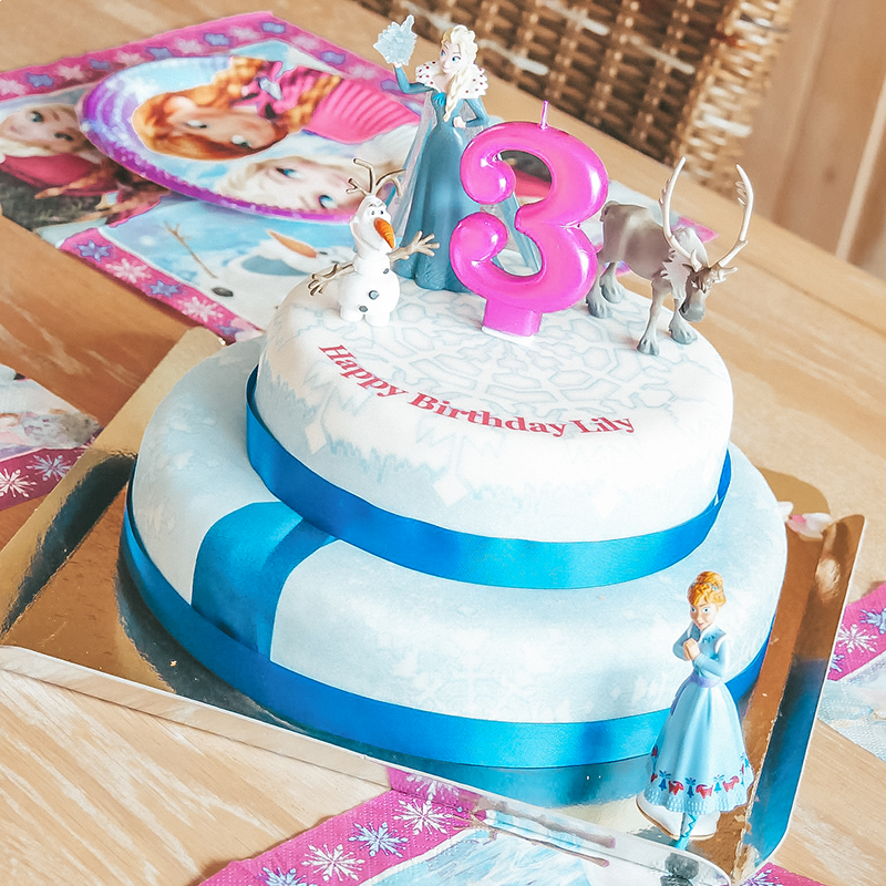 Ijskoningin Elsa, zus Anna & Olaf op twee-verdiepingen sneeuwvlok taart verjaardagstaart