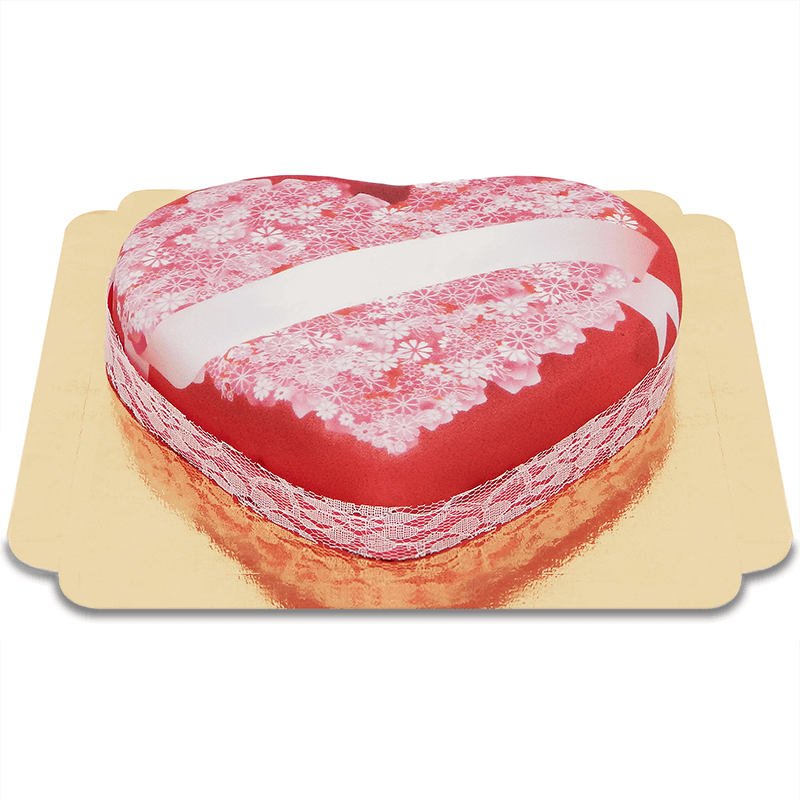 Tort w kształcie serca z miłosną wiadomością