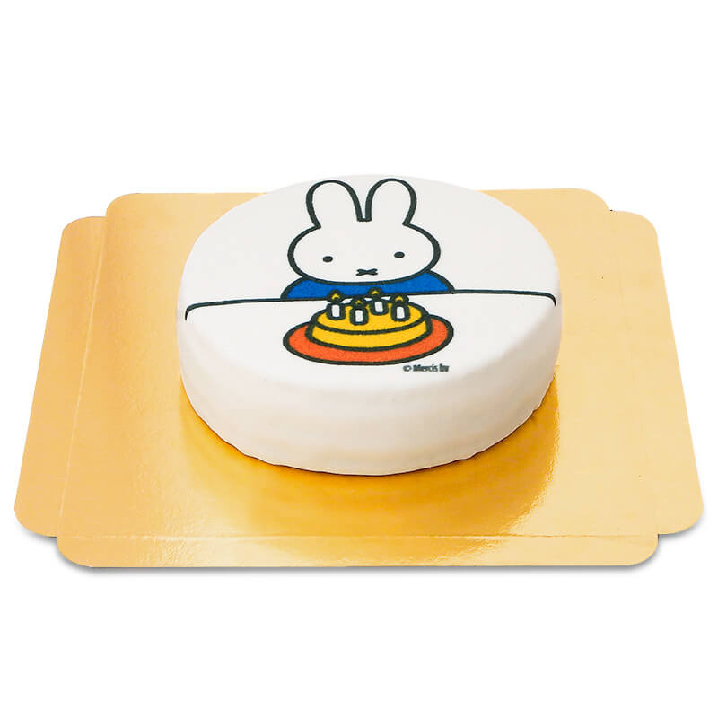 Biały tort urodzinowy z Miffy